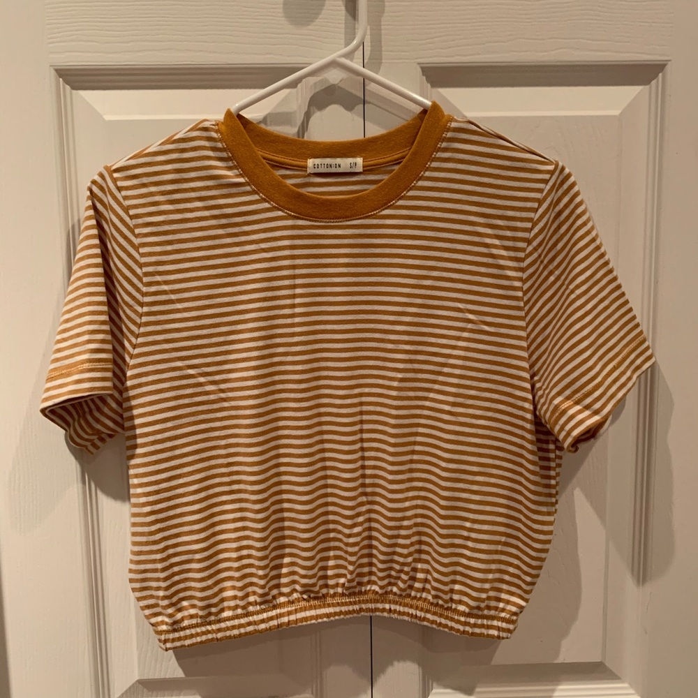 Yellow striped crop top!